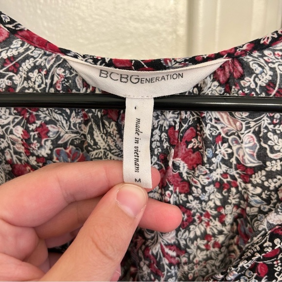 BCBGeneration Ruffle Sleeve Top Black Passion Combo Size Medium Date Night Girly - Picture 5 of 10